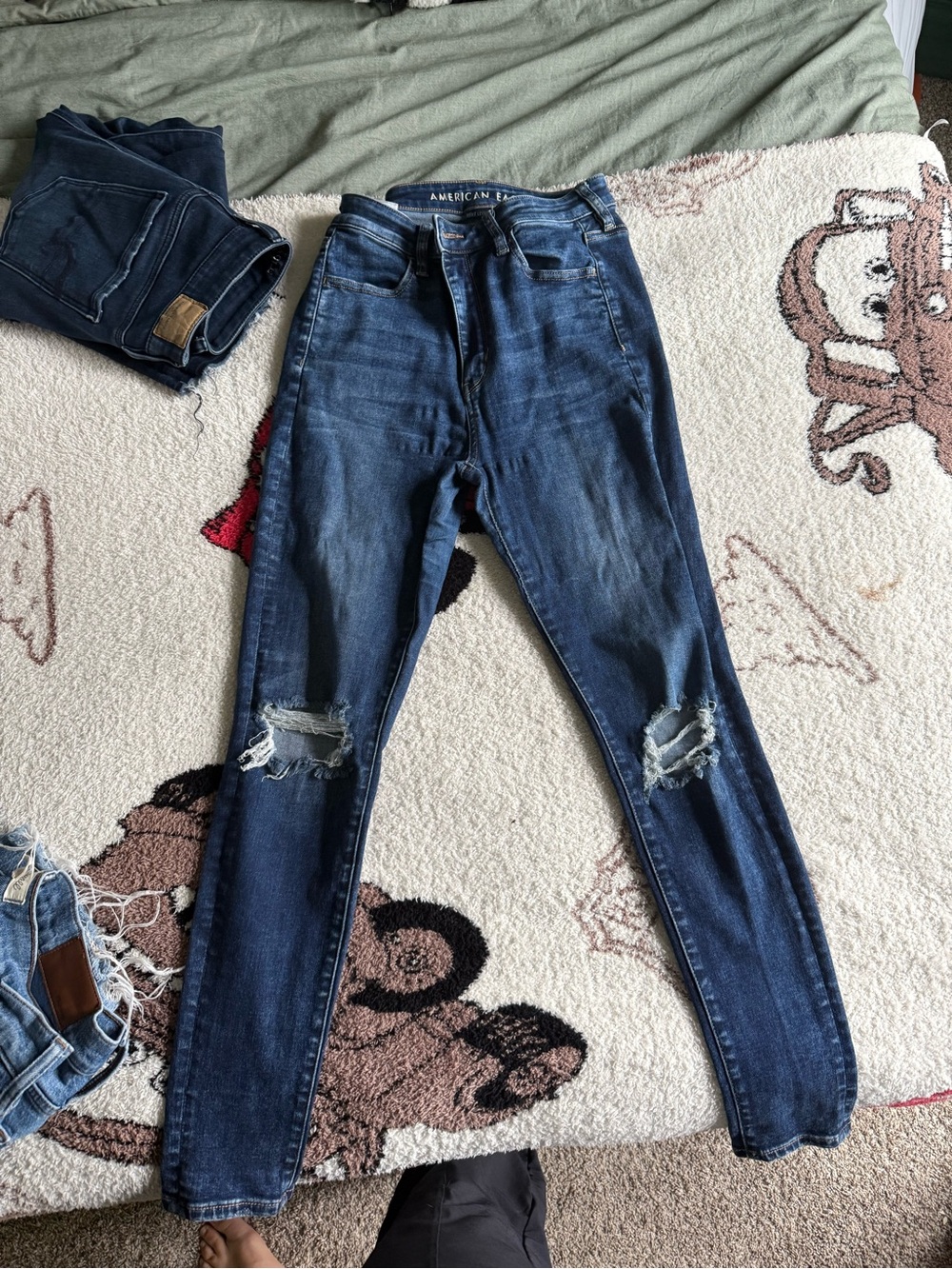 American Eagle Outfitters Women's Medium-Dark Blue Ripped Skinny Jeans